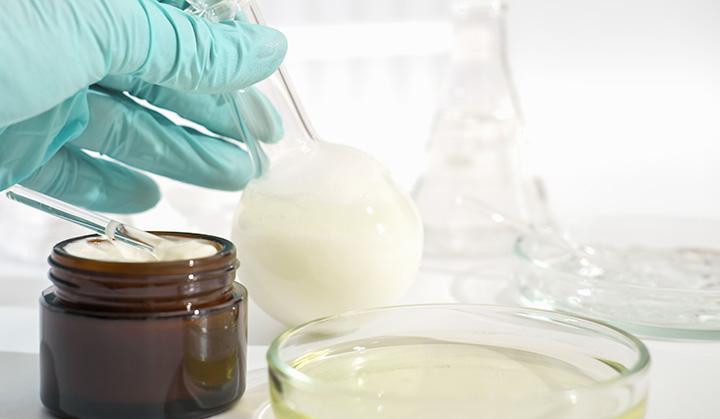 实验室玻璃器皿和发酵奶油